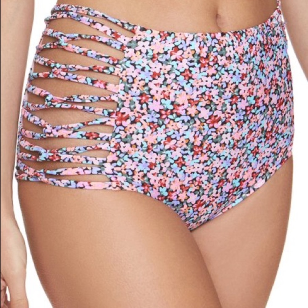 💪🏼NWOT High-Waisted Bikini Bottoms